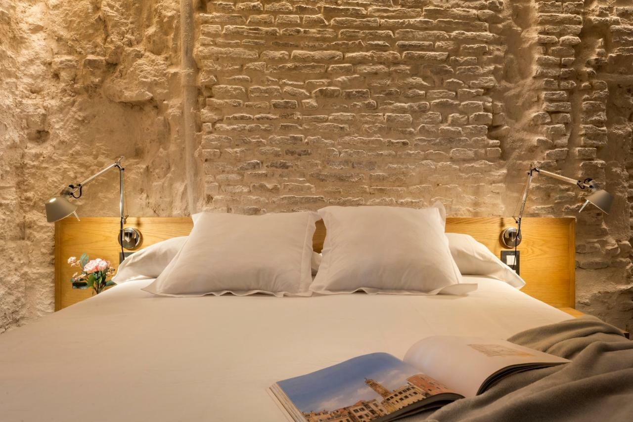 Torre Homenaje Historical Suites Seville Exterior photo